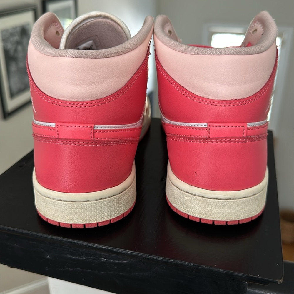 Nike Women’s Air Jordan 1 Mid sneakers - Picture 4 of 6